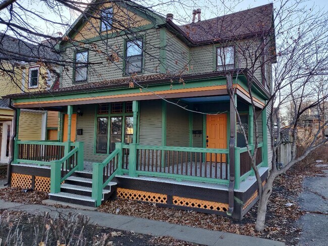 3158 Oak St, Unit upstairs