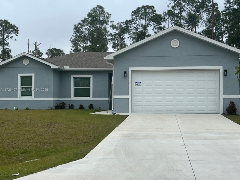 712 Wellington Ave in Lehigh Acres, FL - Building Photo