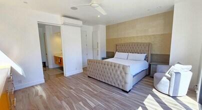 237 1st St in Huntington Beach, CA - Building Photo - Building Photo