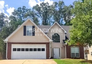 305 Shadetree Ln in Lawrenceville, GA - Building Photo