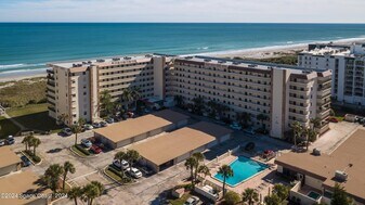 1860 N Atlantic Ave in Cocoa Beach, FL - Building Photo