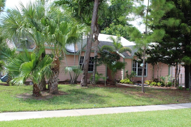 property at 785 Juniper Pl
