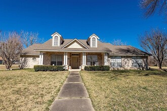 236 Ave G St in Sealy, TX - Foto de edificio - Building Photo