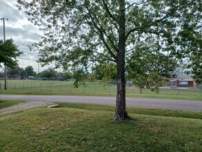 206 S Bagby St in Knob Noster, MO - Foto de edificio - Building Photo