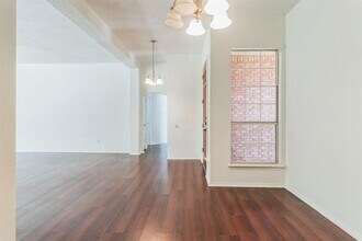 800 Mountain Ridge Dr in Leander, TX - Building Photo - Building Photo