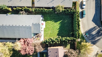 414 E 9th St, Unit 12 in Newberg, OR - Foto de edificio - Building Photo