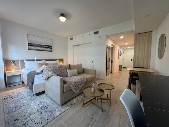 225 N Miami Ave in Miami, FL - Building Photo - Building Photo