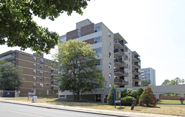 G & M Apartments in Toronto, ON - Building Photo - Building Photo