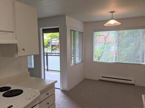 7021 Sand Point Way NE in Seattle, WA - Building Photo - Building Photo