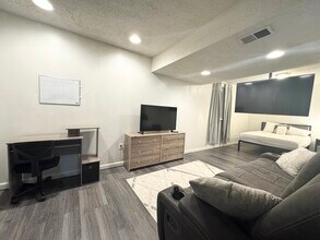 6037 Meyers Landing Ct in Burke, VA - Building Photo - Building Photo