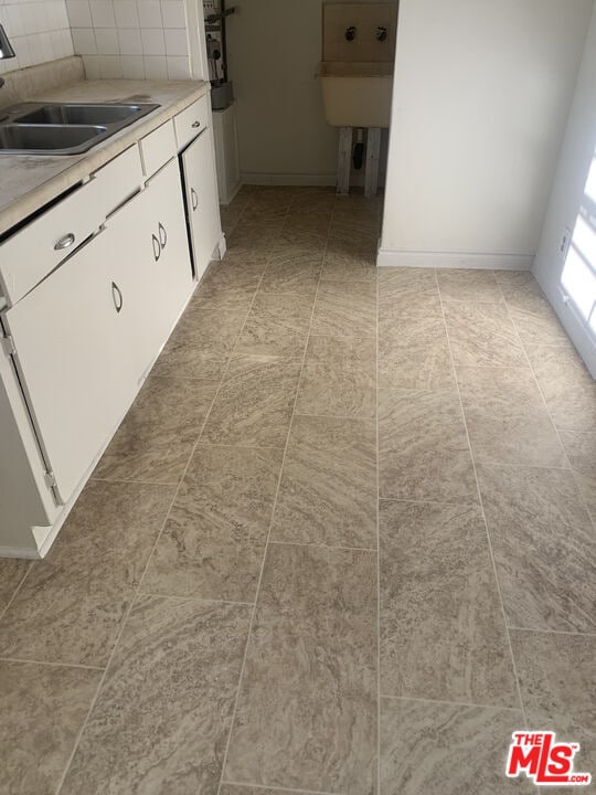 property at 107 W 84th Pl