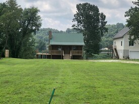 1063 Marina St in Syracuse, OH - Building Photo