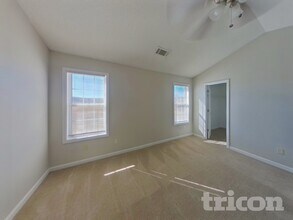 7955 Streamside Ln in Cumming, GA - Foto de edificio - Building Photo