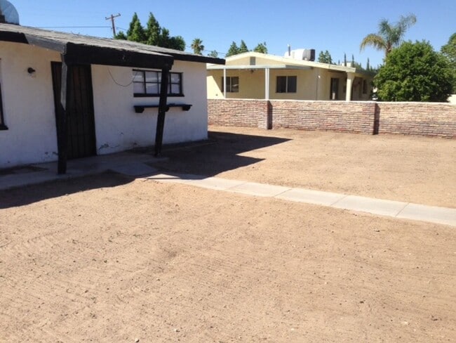 property at 903 W Westridge Dr