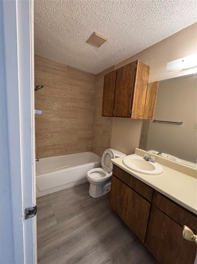 property at 1713 Hiawatha Dr