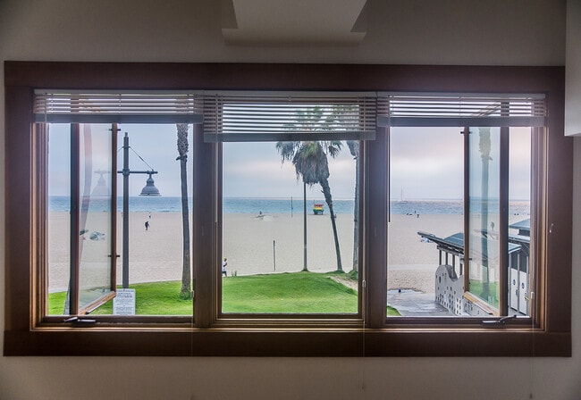 8 Brooks Ave, Unit 5 in Los Angeles, CA - Building Photo - Building Photo