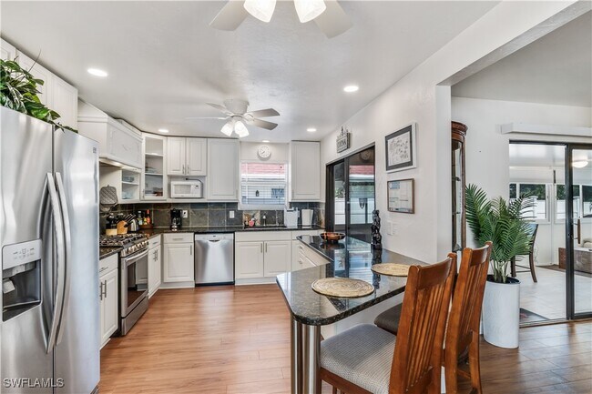 825 93rd Ave N in Naples, FL - Building Photo - Building Photo