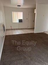 321 E Elm St in Hanford, CA - Building Photo - Building Photo