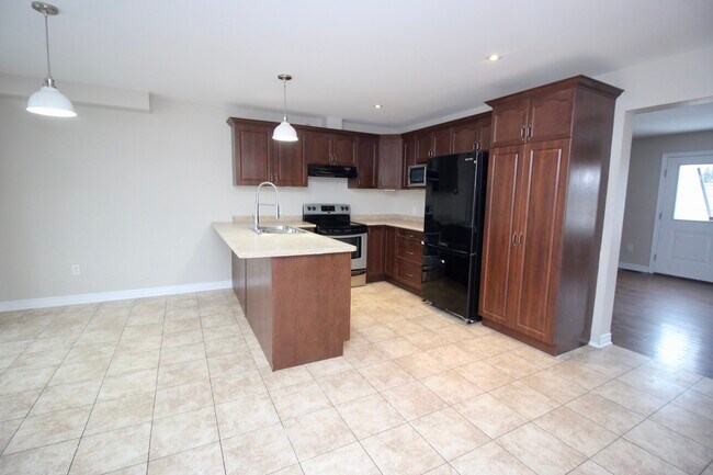 5727-5727 Kalar Rd in Niagara Falls, ON - Building Photo - Building Photo