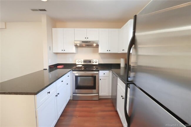 25 Cottage St in Norwalk, CT - Building Photo - Building Photo
