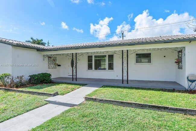 1150 Adams St in Hollywood, FL - Foto de edificio - Building Photo