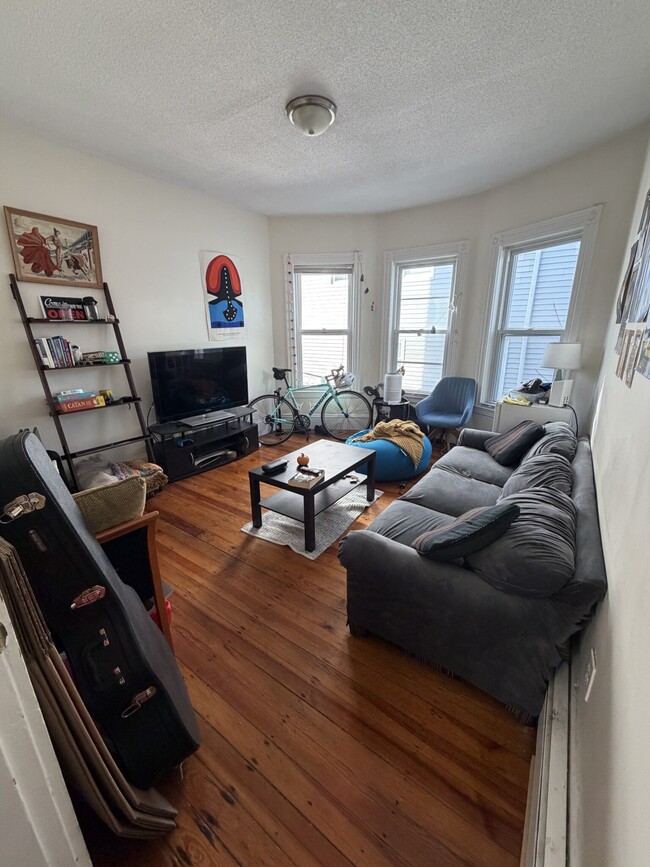 68 Winchester St, Unit 1 in Medford, MA - Building Photo - Building Photo