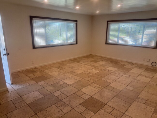 317 N Mission Rd-Unit -317 in Fallbrook, CA - Building Photo - Building Photo
