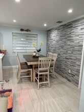 15250 SW 134th Pl in Miami, FL - Foto de edificio - Building Photo