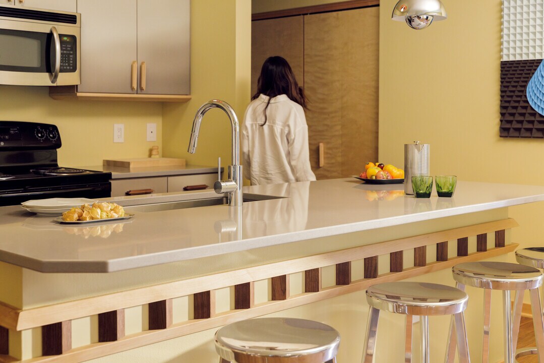 The Medallion: Fully Furnished Utilities Incl in Madison, WI - Foto de edificio