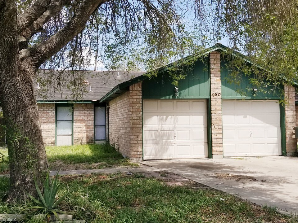 950 Live Oak Cir in Harlingen, TX - Building Photo