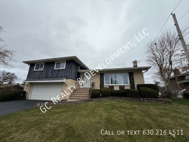 property at 609 Pinecroft Dr