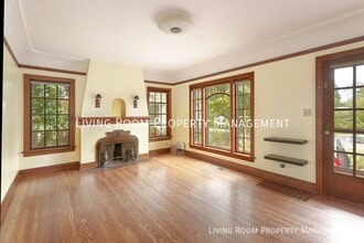 2927 SW Hume Ct in Portland, OR - Building Photo - Building Photo