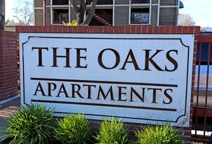 The Oaks in Walnut Creek, CA - Building Photo