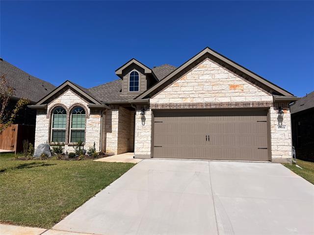 10601 Breezeway Dr in Cross Roads, TX - Foto de edificio