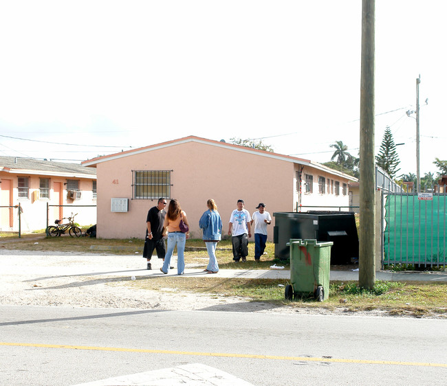 41-47 NW 6th Ave in Homestead, FL - Building Photo - Building Photo