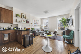 39 Sidney Pl in Brooklyn, NY - Building Photo - Interior Photo