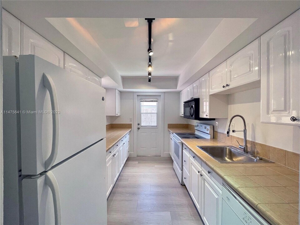 2230 Spanish Trail-Unit -1 in Delray Beach, FL - Building Photo