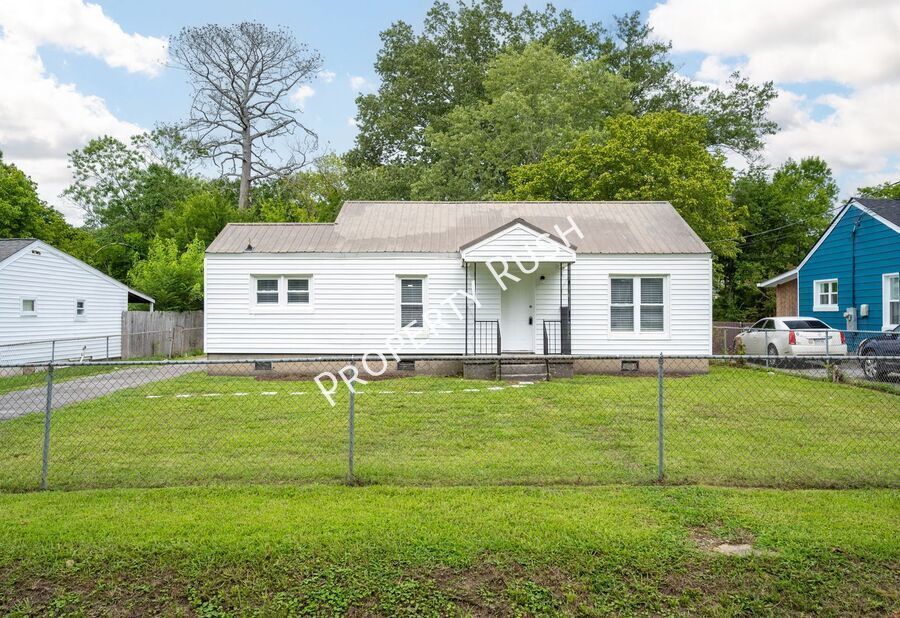 169 Everglades Blvd in Rossville, GA - Building Photo