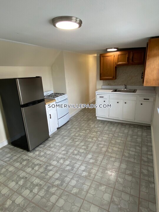 543 Broadway-Unit -3 in Somerville, MA - Building Photo
