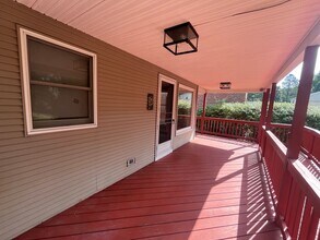 64 Tomlinson Ave in Plainville, CT - Building Photo - Building Photo