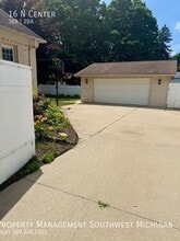 16 N Center St in Bangor, MI - Building Photo - Building Photo