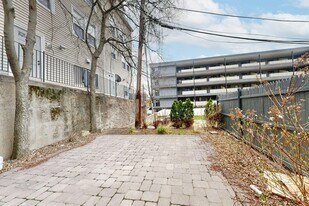 353 E 8th St, Unit 3 in Boston, MA - Building Photo
