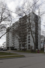 Centennial Towers in Mississauga, ON - Building Photo - Building Photo