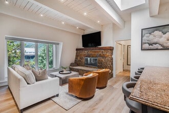 725 E Durant Ave in Aspen, CO - Foto de edificio - Building Photo