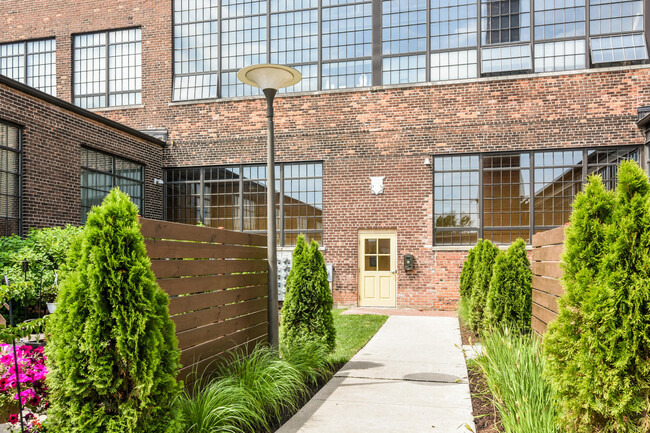 3434 Russell St, Unit 107 in Detroit, MI - Building Photo - Building Photo