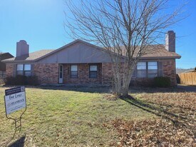 1409 Chapel Creek Rd in Waco, TX - Building Photo