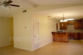 2410 Comanche Trl in Waco, TX - Building Photo - Building Photo