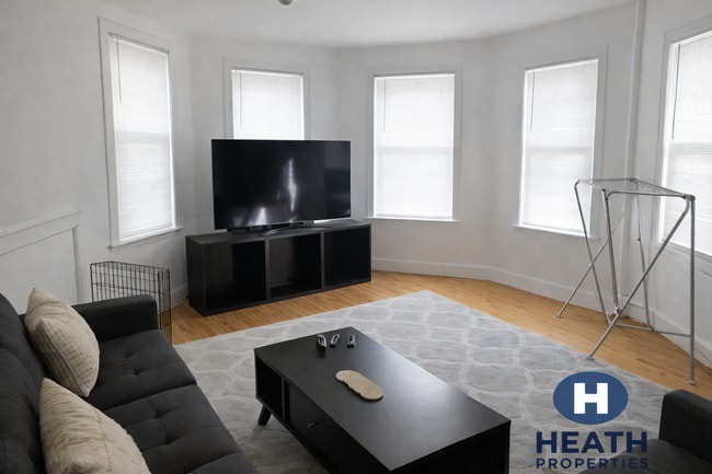 3 Parker Hill Ter, Unit 1 in Boston, MA - Foto de edificio - Building Photo