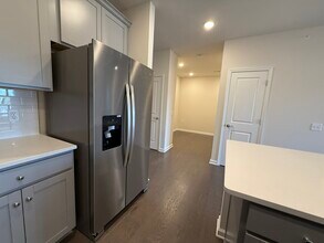 1 Culvert Dr, Unit 409 in West Windsor, NJ - Building Photo - Building Photo