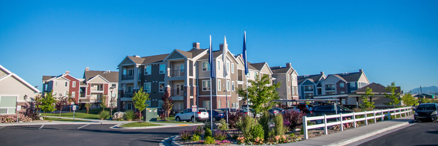 Park At Legacy Trails in Centerville, UT - Foto de edificio